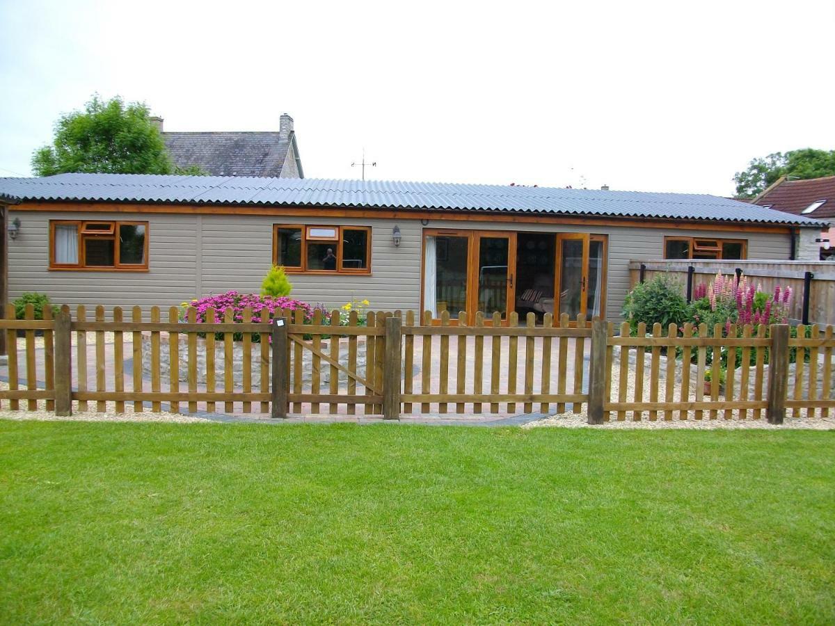 The Old Cowstall Somerton  Exterior photo