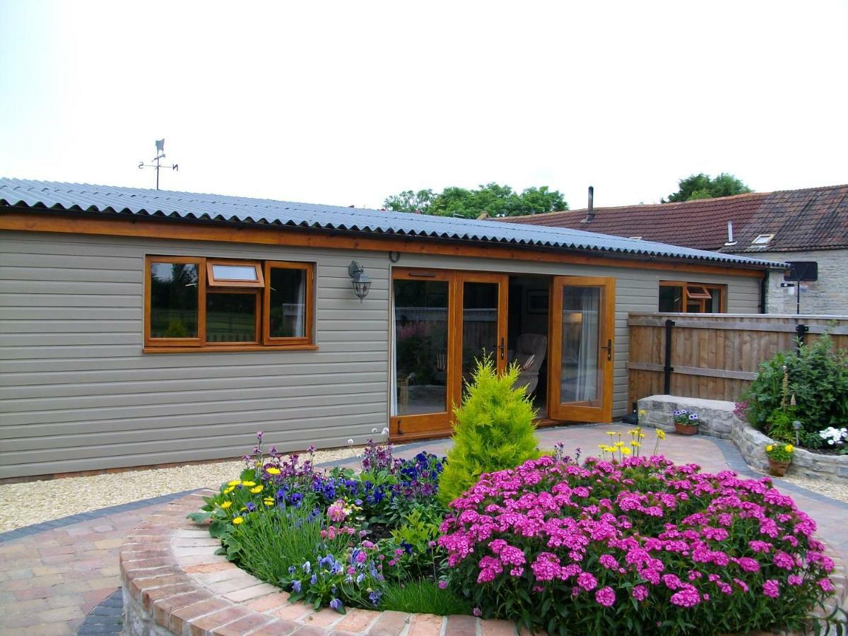 The Old Cowstall Somerton  Exterior photo