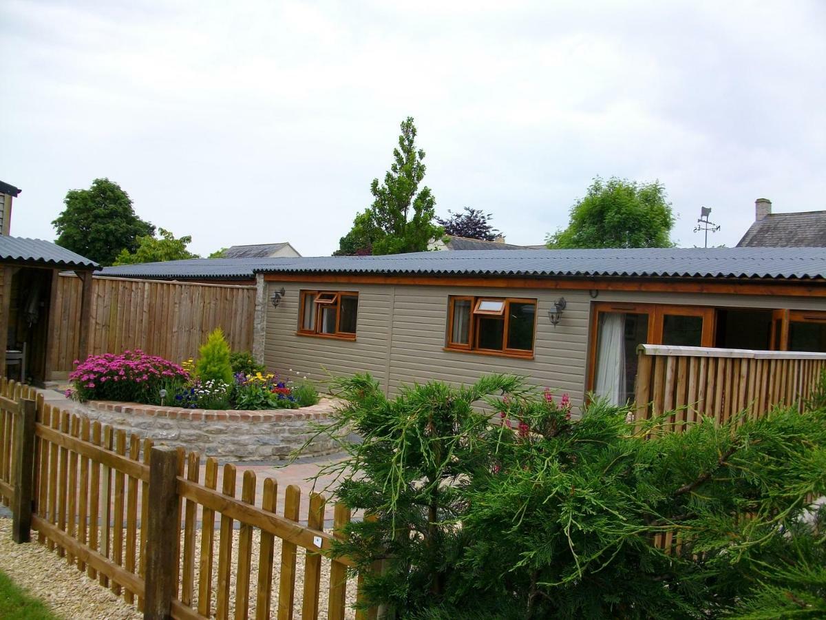 The Old Cowstall Somerton  Exterior photo